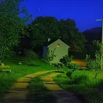 Getaway House Loko تريبينيي