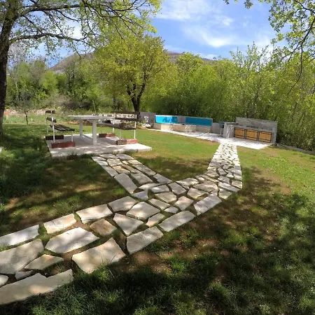 Getaway House Loko トレビニエ