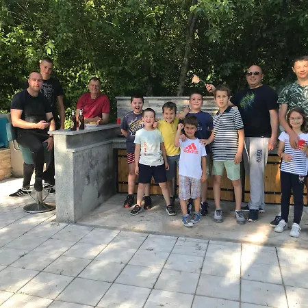 Getaway House Loko トレビニエ