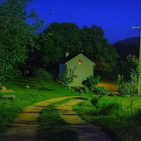 Getaway House Loko トレビニエ